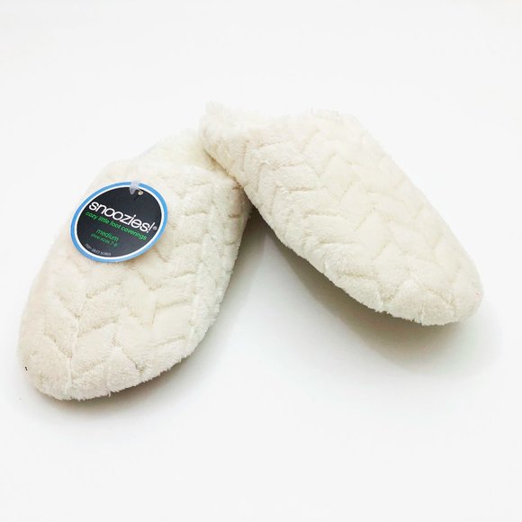 NWT Snoozies Women's Chevron Pattern Scuff Slippers Medium 7/8 Ivory - Picture 2 of 6